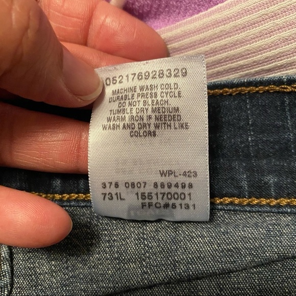 Levi’s Jeans Women’s Size 12 Blue Dark wash 548 Perfectly Slimming Flare Jeans - Picture 9 of 12